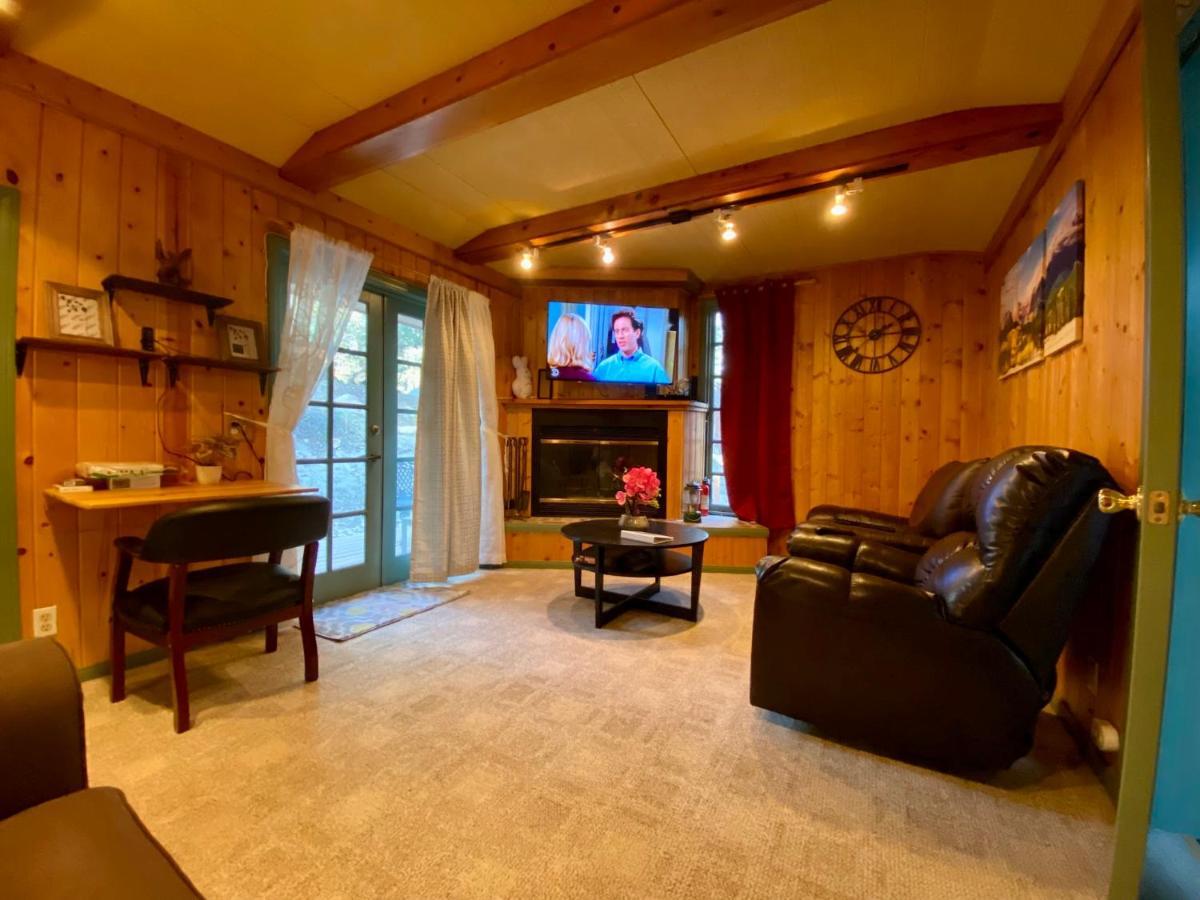 Snow Bunny Cottage, Pets Welcomed! Green Valley Lake 외부 사진